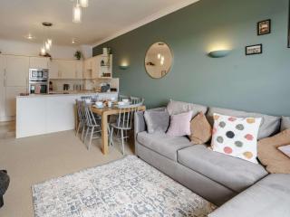 3 Bed in Tenby oc-fb199 - 7