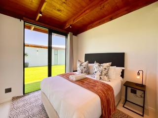 Family 4 Bedroom Condo at 42 on Kavango unit 6 - 4