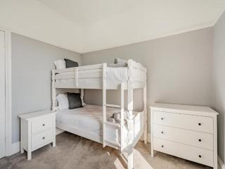 Spacious Golfers Townhouse in Southport Centre - 3