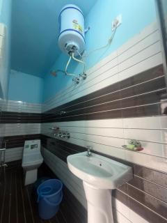 Madhyamahesver Home Stay - 4