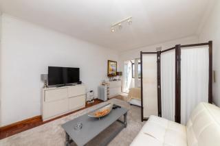 Bright and Homey 1 Bedroom in Gardens - 0