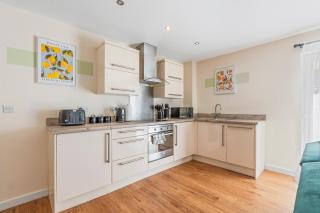 Stylish 3BR City Centre Flat Sleeps 7 - 6