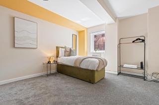 Stylish 3BR City Centre Flat Sleeps 7 - 8