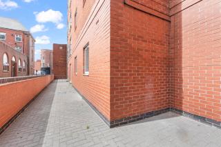 Stylish 3BR City Centre Flat Sleeps 7 - 5