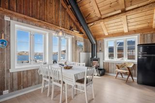 Åsebua - Renovated rorbu with seaview - 3