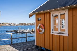 Åsebua - Renovated rorbu with seaview - 0