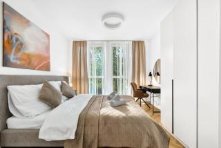 Bright Family Apartment for 6 - AC & Private Parking - 9