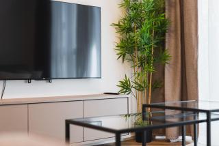 Bright Family Apartment for 6 - AC & Private Parking - 4