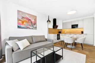 Bright Family Apartment for 6 - AC & Private Parking - 3
