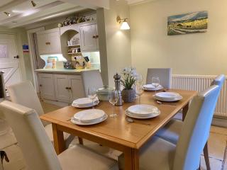 Serene Yorkshire Wolds Cottage Sleeps 6 EV - 5