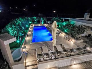 Holiday Home Villa Rimac in Kastel Stafilic mit Garten- Grill by Interhome - 0