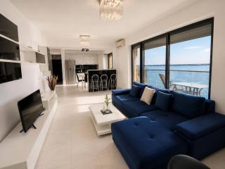 SOPHIA LAKE VIEW SUITE - 5