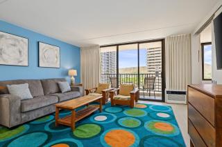 Spacious 14th Floor Corner Suite, Partial Diamond Head and Ocean Views, FREE Parking! - 7