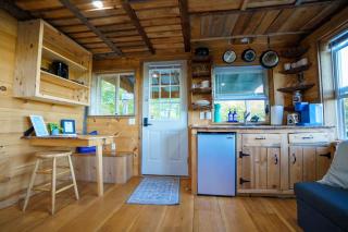 Cabin Getaway - Hot Tub, Scenic Views, Hiking - 2