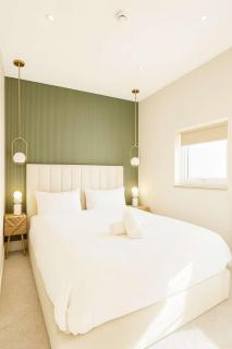 4 Bed Apartment for 8 in Centre - Free Parking - 8