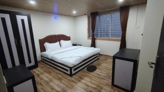Aristocrat Inn - 3