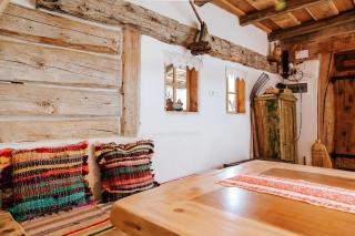 Old wooden barn, Cătunu' lui Victor - 9