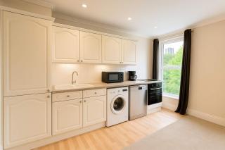 Central King Apartment - River View - Free Parking - 8