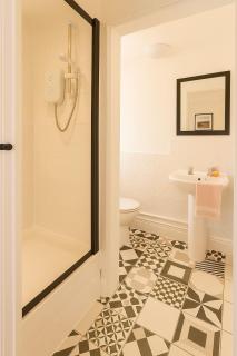 Central King Apartment - River View - Free Parking - 6