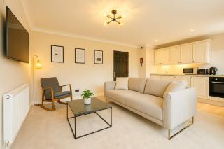 Central King Apartment - River View - Free Parking - 6