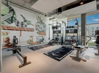 Boulevard Stays Luxe Downtown Studio Pool Gym & Parking - 8