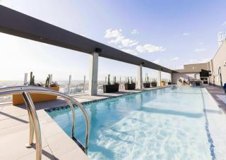Boulevard Stays Luxe Downtown Studio Pool Gym & Parking - 6