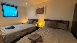 Modern 3 Bed Quayside Apartment RIVER VIEWS - 2