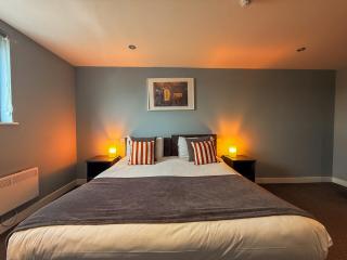 Modern 3 Bed Quayside Apartment RIVER VIEWS - 4