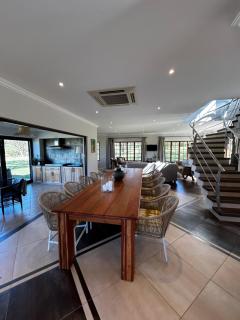 Acacia House - 4