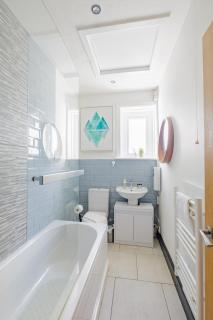Naphtali Suite I Stylish 1BR Apartment I Sleeps 3 I Near Gavin and Stacey House I Barry High Street I Barry Train Station I Barry Island I WiFi I Parking and Easy Cardiff Access - 9
