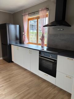 Centrally located, 3 bedrooms, garden, parking and fast WiFi - 8