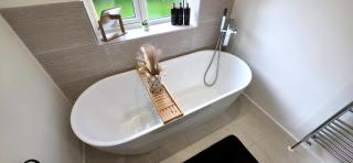 Luxury Hot Tub Retreat Sleeps 6 - 7