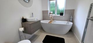 Luxury Hot Tub Retreat Sleeps 6 - 5