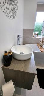 Luxury Hot Tub Retreat Sleeps 6 - 3