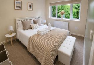 Luxury Hot Tub Retreat Sleeps 6 - 1