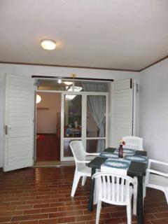Holiday home with pool, garden and fireplace - 9