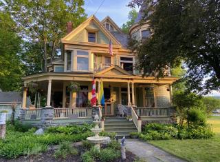 Bentley House Bed and Breakfast - 0
