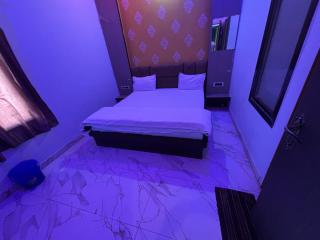 Hotel Shri Girdhari Palace and Restaurant - 0