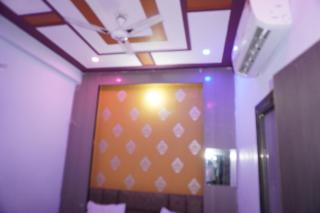 Hotel Shri Girdhari Palace and Restaurant - 1
