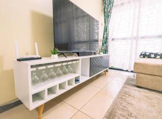 Tropical Artisan 3BR and SQ Apartment - 9