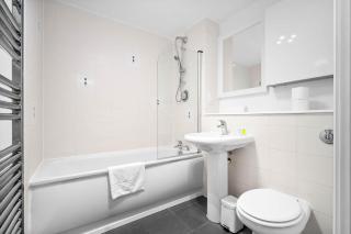Stylish Apartment - City Centre - Parking & Balcony - Netflix 351CP - 4
