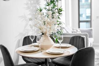 Stylish Apartment - City Centre - Parking & Balcony - Netflix 351CP - 7