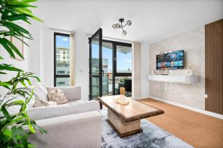 Stylish Apartment - City Centre - Parking & Balcony - Netflix 351CP - 0