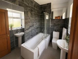 Sandywell Cottage - Families, Contractors, Airport - 3
