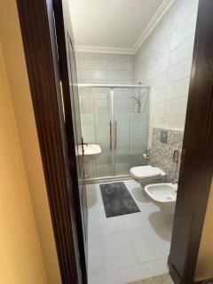 Modern 2BR Apartment in Prime Location - 3