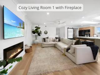Luxe Family Retreat - Private Pool - Ping Pong Table - Rooftop Terrace - 400m from Golden Beach - 5