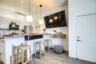 Luxury Barndo 2AN Europe Style Farm Stay Chickens - 9