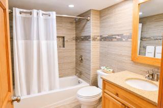 Round Barn Lodge - 1