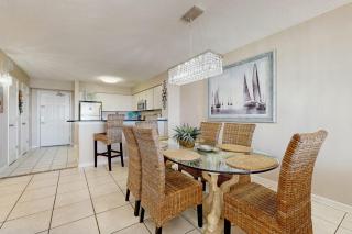 Coastal condo with Sound and Gulf views washer and dryer Wifi - 6
