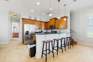 Gorgeous multi-level home with pool hot tub & two balconies - dog-friendly - 3
